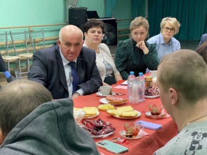 Сергей Ситников встретился с военнослужащими, прибывшими в отпуск в Костромскую область