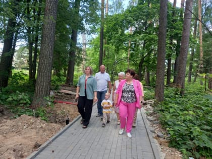 Сергей Зудин проверил ход строительства парка в поселке Никольское Костромского района