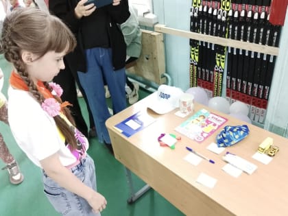 Маленькая солигаличанка выиграла призы от ЛДПР в пришкольном лагере