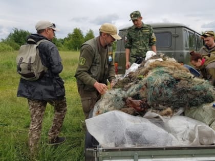 Участники турнира по вылову брошенных сетей собрали тонну мусора