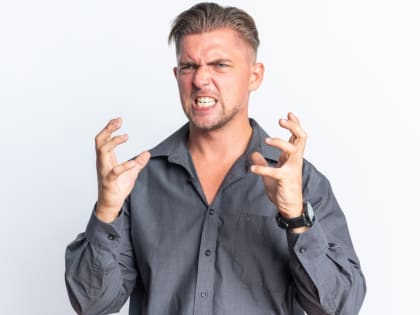 В Шувалово нетрезвый пассажир пьяного водителя бросился на наряд ДПС