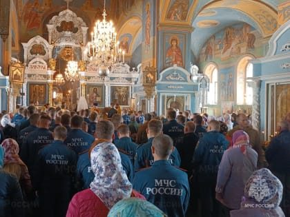 В главном храме Костромы состоялся молебен перeд иконой Божьей Матери «Неопалимая Купина»