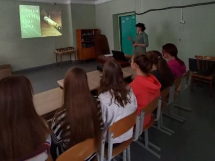 Своих не бросаем: Макарьевская молодежь делает блиндажные свечи воинам-землякам