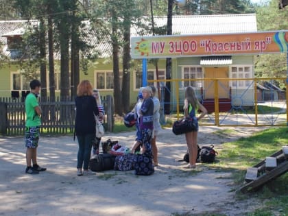 «Ставили на колени…»: родителей возмутили унизительные методы воспитания в детском лагере Костромской области