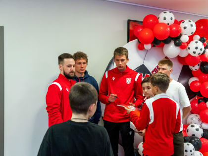 Обновленный состав и шансы попасть в Первую Лигу: костромской «Спартак» провел традиционную встречу с болельщиками