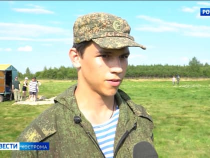 Воспитанники костромского центра «Беркут» накануне совершили первые прыжки с парашютом