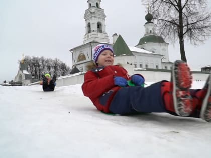 Спасатели обращают внимание костромичей – дети опасно резвятся у водоемов