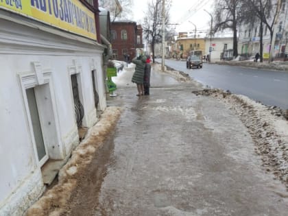 Костромских чиновников заставили бороться с гололедом после обеда