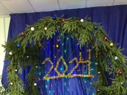 Новый год стучится в двери