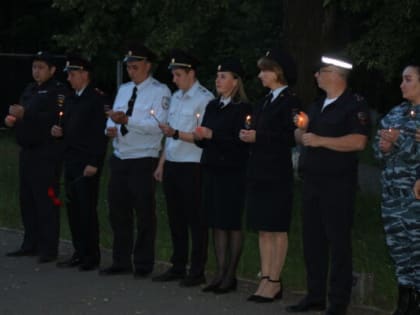 Макарьевцы зажгли свечи памяти в парке Победы