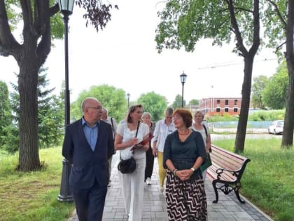 Почетные граждане оценили благоустройство набережной Костромы