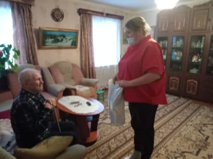 Макарьевские активисты «Единой России» поздравили ветерана Великой Отечественной войны Николая Александровича Ложкина