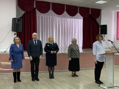 Глава Костромы Юрий Журин принял участие в торжественном вручении паспортов ученикам лицея  №41
