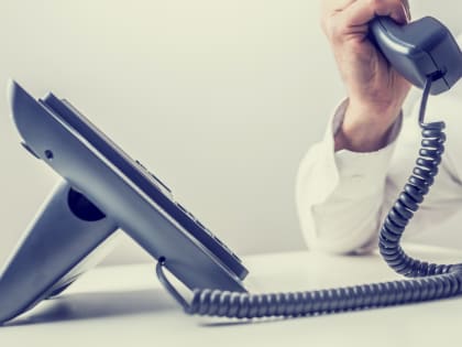 Более  90 обращений налогоплательщиков поступило на телефон горячей линии