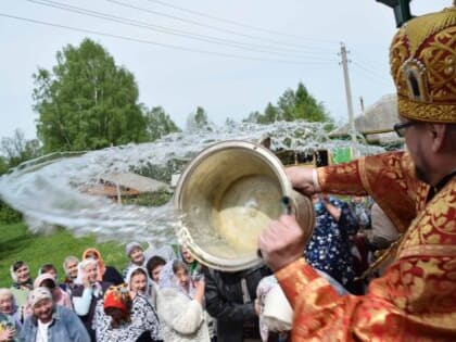 Архипастырь возглавил престольные торжества храма свт.Николая п.Кадый