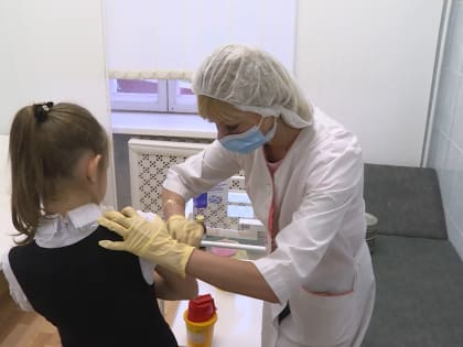 Юных костромичей в детских садах и школах города начали прививать от гриппа