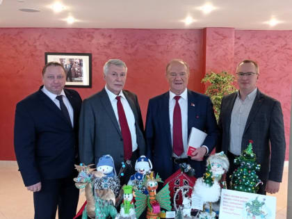 Наши товарищи — на съезде