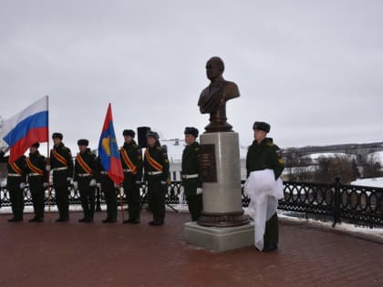 В Костроме на Аллее Героев появился новый бюст