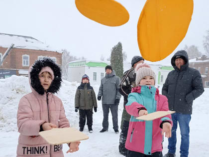 Зиму дружно провожали! Песни пели и плясали!