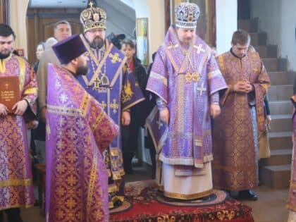 Епископ Галичский и Макарьевский Алексий и епископ Североморский и Умбский Тарасий соверщили Божественную литургию в храме мучениц Веры, Надежды, Любови и матери их Софии г.Севером