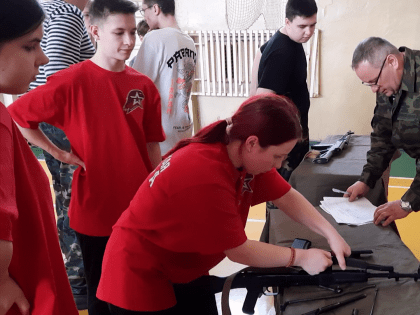 Юные костромичи посостязались в меткости стрельбы из автомата и пистолета