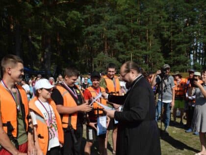 Епископ Галичский и Макарьевский Алексий принял участие в заключительном дне слета юных моряков в поселке Любимовка Макарьевского района