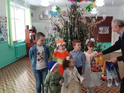 Узнали об истории праздника и  получили сладкие подарки