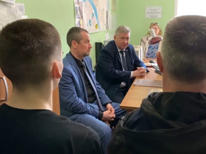 Алексей Анохин встретился с костромичами, которые планируют заключить контракт на военную службу