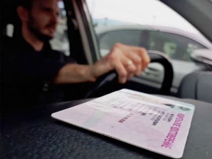 Со скольких лет можно сдавать на права и когда их можно получить