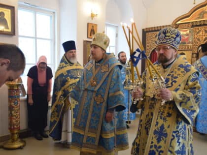 Архипастыри Галичской и Североморской епархий совершили Божественную литургию на архиерейском подворье села Умиление