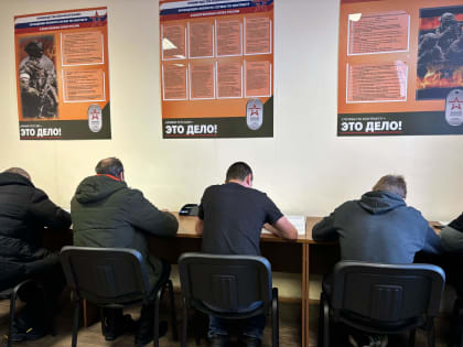 Жители региона подписывают контракты, чтобы поддержать земляков