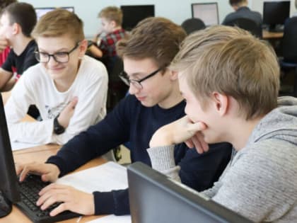 Школьников и студентов  бесплатно научат  программированию в рамках проекта «Код будущего»