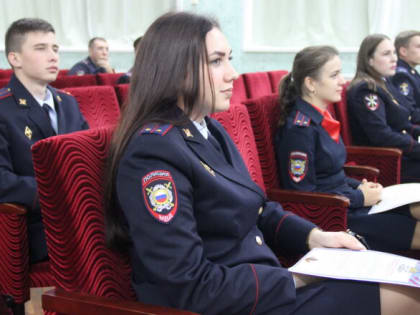 Руководители служб регионального Управления МВД России встретились с выпускниками ведомственных ВУЗов