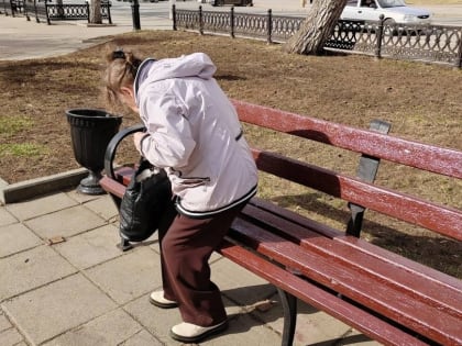 В центре Костромы покрасили лавочки, но это понравилось не всем