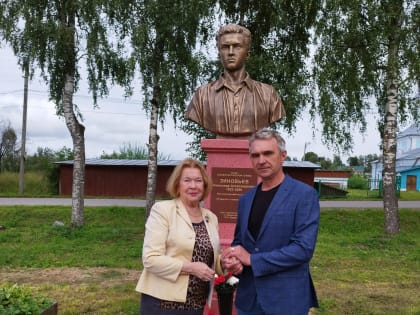 В Чухломе открыт бюст Александра Зиновьева