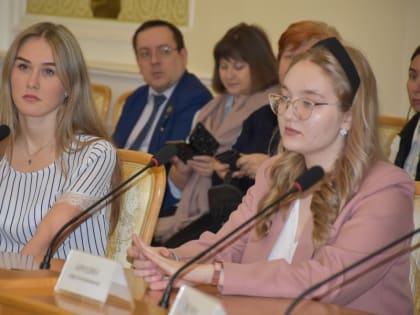 В Костроме вручили премии 20 талантливым школьникам и студентам