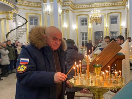 Сергей Ситников побывал на Рождественской службе в храме Рождества Христова в селе Исаковское