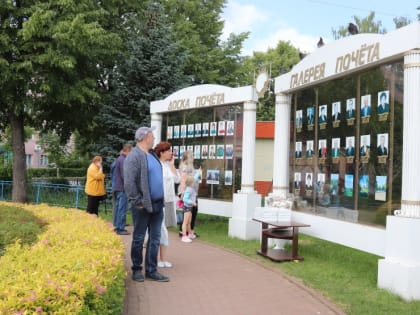 В костромском городе энергетиков обновили Доску почета