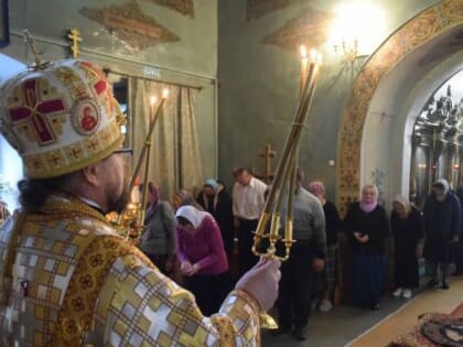 Архипастырь Галичской земли совершил воскресное богослужение в Введенском соборе г.Галича