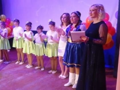 На сцене творческие люди