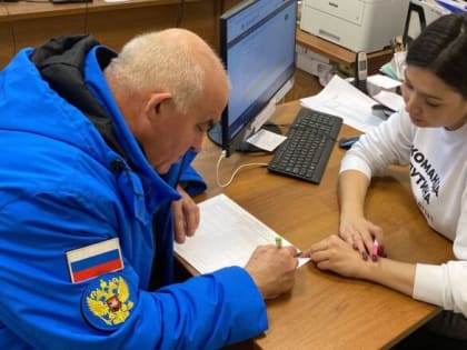 Губернатор Сергей Ситников поставил подпись в поддержку Владимира Путина