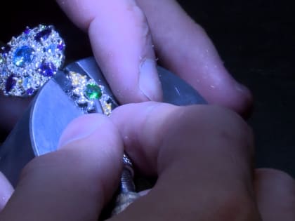 Зарплаты у костромских ювелиров выросли, а у лесозаготовителей снизились