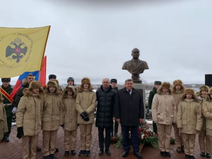 В Костроме торжественно открыли бюст генерал-полковнику А.М. Сахаровскому и выставку, посвященную военным годам
