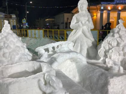 Костромичей вновь порадовал фестиваль ледовых скульптур