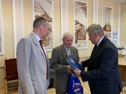 Партийцы поздравили с юбилеем одного из старейших членов партии «Единая Россия»