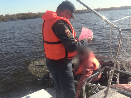 Инспекторы ГИМС напомнили костромским рыбакам о правилах поведения на водоёмах осенью