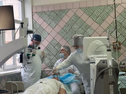 В Шарьинской ЦРБ впервые провели сложнейшую операцию на сетчатке глаза