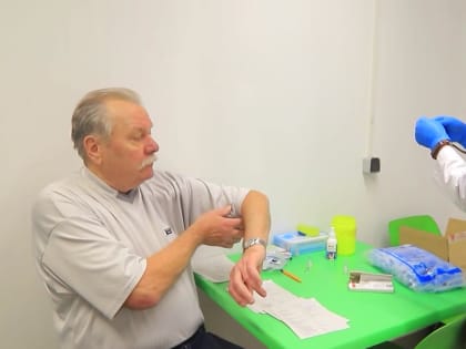 Медики рекомендуют прививаться всем, кто не вакцинирован в детстве