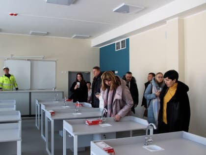 «Партийный десант» оценил возможности новой костромской школы в микрорайоне Новый город