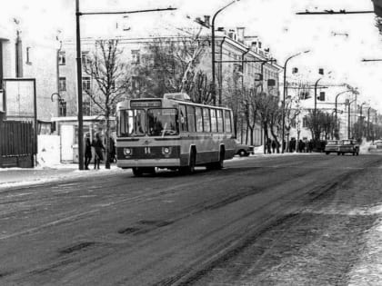 Сегодня в истории: «…Я В СИНИЙ ТРОЛЛЕЙБУС САЖУСЬ НА ХОДУ»